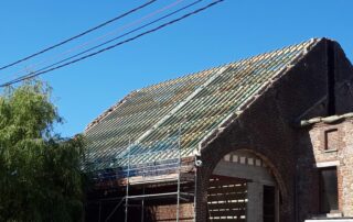 Nouvelle charpente, rénovation d'un toit vieille ferme - Serenity Toiture